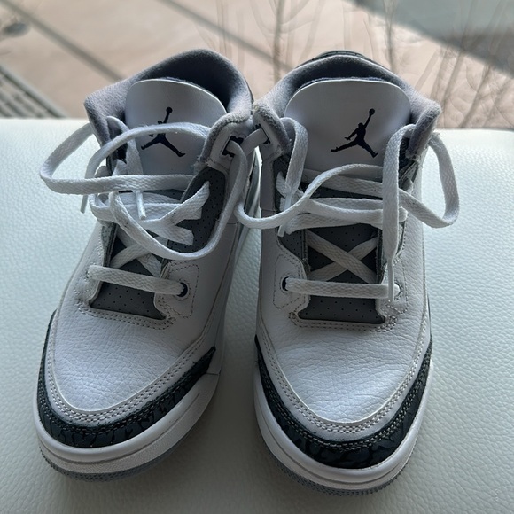 Jordan 3s - Picture 3 of 4